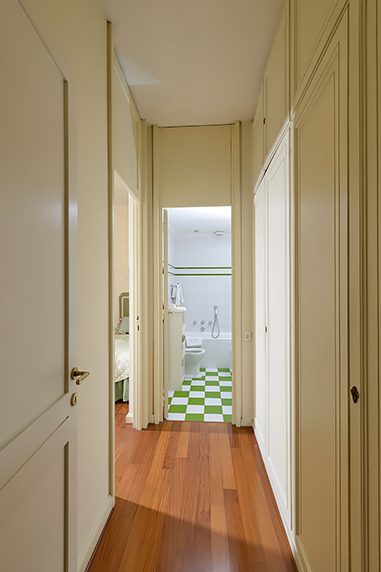 corridor to third bedroom